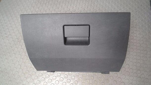 Foto: HANDSCHUHFACH eines Ford Fiesta 1.4 GL