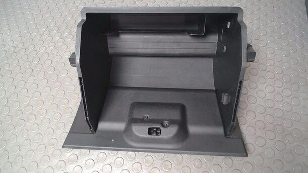 Foto: HANDSCHUHFACH eines Ford Fiesta 1.4 GL