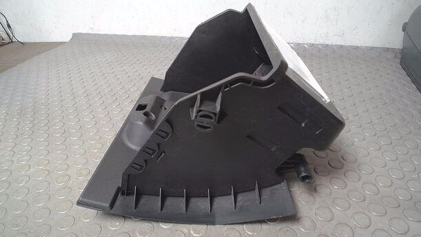 Foto: HANDSCHUHFACH eines Ford Fiesta 1.4 GL
