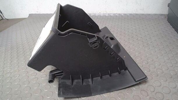Foto: HANDSCHUHFACH eines Ford Fiesta 1.4 GL