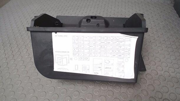Foto: HANDSCHUHFACH eines Ford Fiesta 1.4 GL