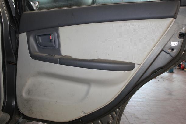 Foto: TÜR HINTEN RECHTS eines Kia Cerato 1.6 GL