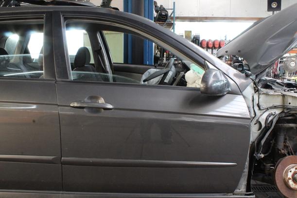 Foto: TÜR VORN RECHTS eines Kia Cerato 1.6 GL