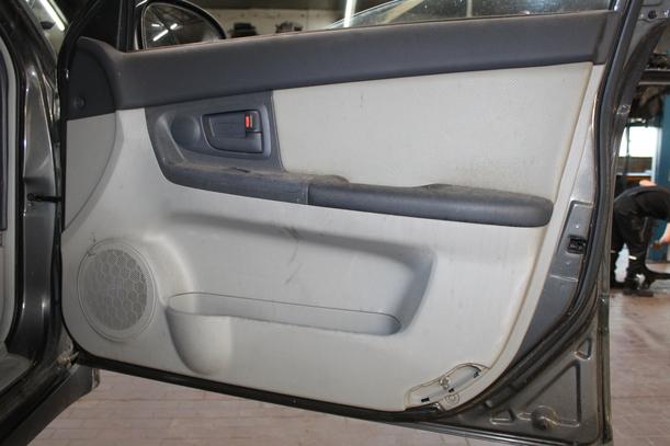 Foto: TÜR VORN RECHTS eines Kia Cerato 1.6 GL