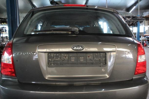 Foto: HECKKLAPPE / HECKDECKEL ( STEILHECK ) eines Kia Cerato 1.6 GL