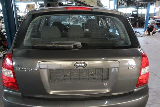 Foto: HECKKLAPPE / HECKDECKEL ( STEILHECK ) eines Kia Cerato 1.6 GL