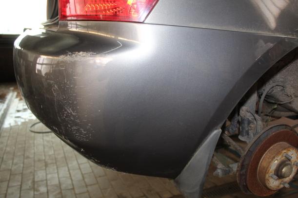 Foto: STOSSFÄNGER / STOßSTANGE HINTEN eines Kia Cerato 1.6 GL