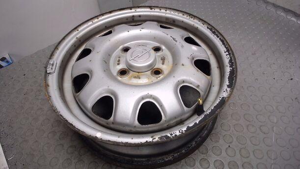 Foto: STAHLFELGE 4,5X14 ET45 eines Opel Agila 1.2 16 V GL