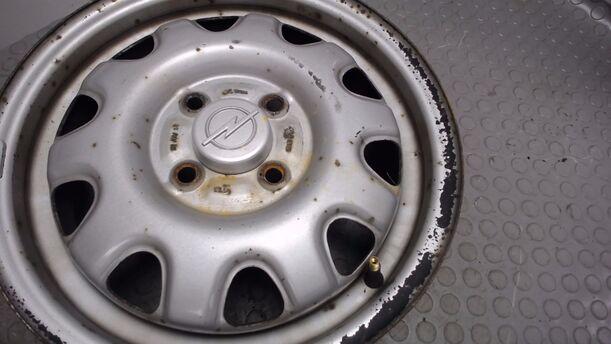 Foto: STAHLFELGE 4,5X14 ET45 eines Opel Agila 1.2 16 V GL