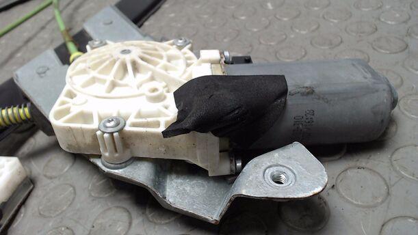 Foto: FENSTERHEBER VORN RECHTS ELEKTRISCH eines Saab 9-3 1.9 TiD Sport Kombi DPF GL