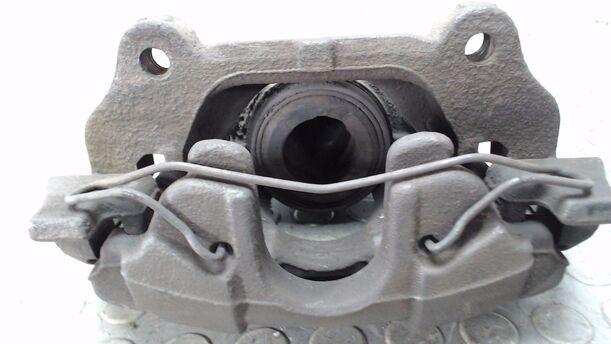 Foto: BREMSSATTEL VORN RECHTS eines Saab 9-3 1.9 TiD Sport Kombi DPF GL