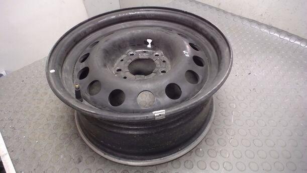 Foto: ALUFELGE 6,5X15 ET18 eines BMW 520i