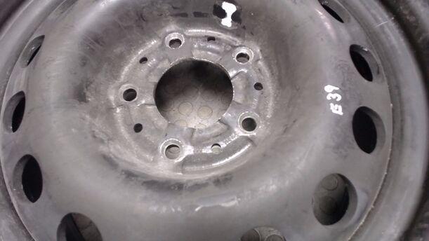 Foto: ALUFELGE 6,5X15 ET18 eines BMW 520i