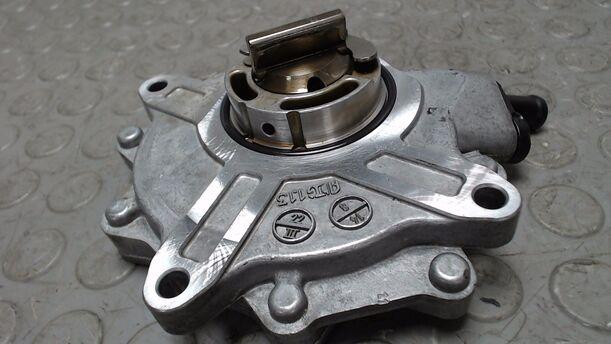 Foto: VAKUUMPUMPE / UNTERDRUCKPUMPE eines BMW 318i