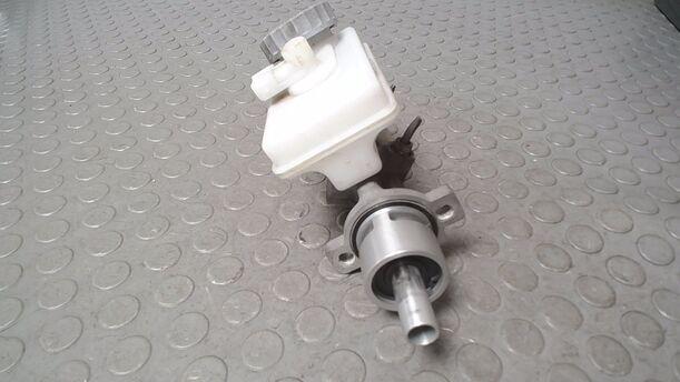 Foto: HAUPTBREMSZYLINDER ( BOSCH 20 ) eines Opel Agila 1.0 12 V