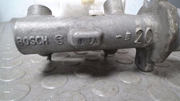 Foto: HAUPTBREMSZYLINDER ( BOSCH 20 ) eines Opel Agila 1.0 12 V