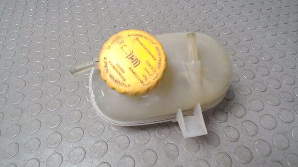 Foto: AUSGLICHSBEHÄLTER eines Opel Agila 1.0 12 V
