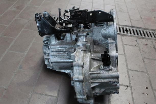 Foto: SCHALTGETRIEBE 5 GANG eines Kia Cerato 1.6