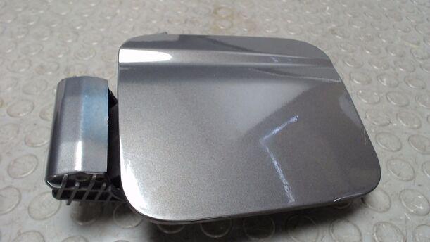 Foto: TANKKLAPPE / TANKDECKEL eines Kia Cerato 1.6