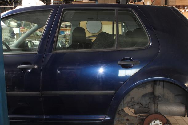 Foto: TÜR HINTEN LINKS eines VW Golf 1.4