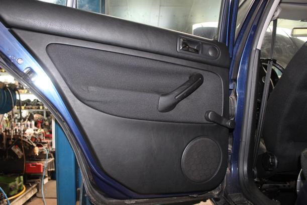 Foto: TÜR HINTEN LINKS eines VW Golf 1.4