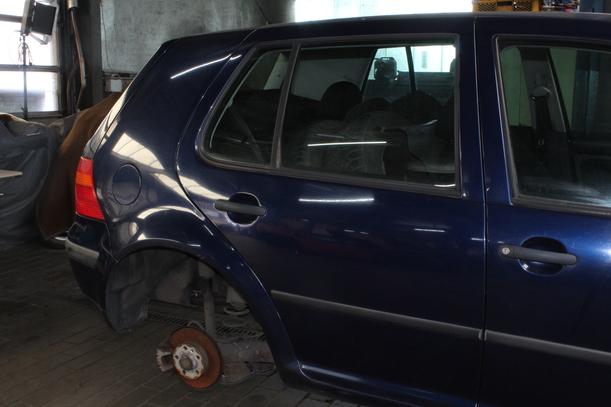 Foto: TÜR HINTEN RECHTS eines VW Golf 1.4