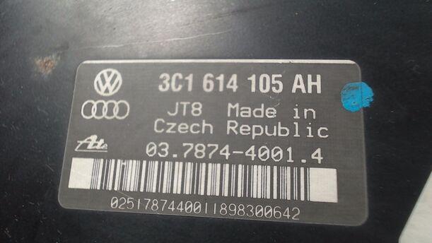 Foto: BREMSKRAFTVERSTÄRKER eines VW Passat Variant 2.0 TDI DPF