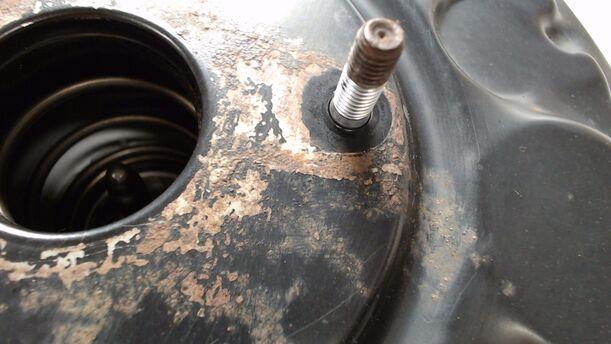 Foto: BREMSKRAFTVERSTÄRKER eines VW Passat Variant 2.0 TDI DPF