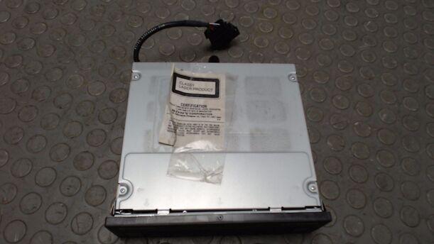 Foto: CD WECHSELER / CHANGER 6 DISC eines VW Passat Variant 2.0 TDI DPF