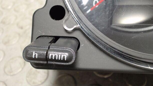 Foto: TACHOEINHEIT / KOMBIINSTRUMENT eines VW Passat Variant 2.0 TDI DPF