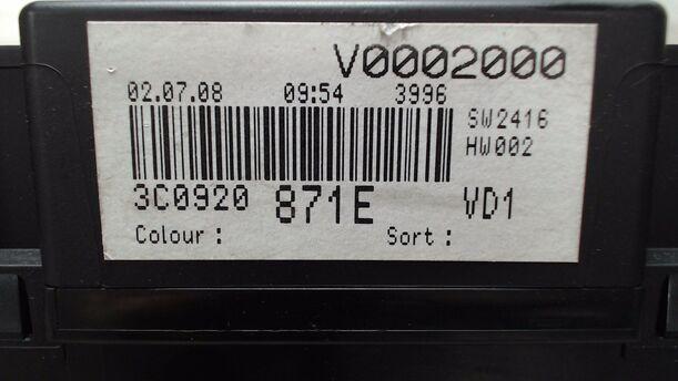 Foto: TACHOEINHEIT / KOMBIINSTRUMENT eines VW Passat Variant 2.0 TDI DPF