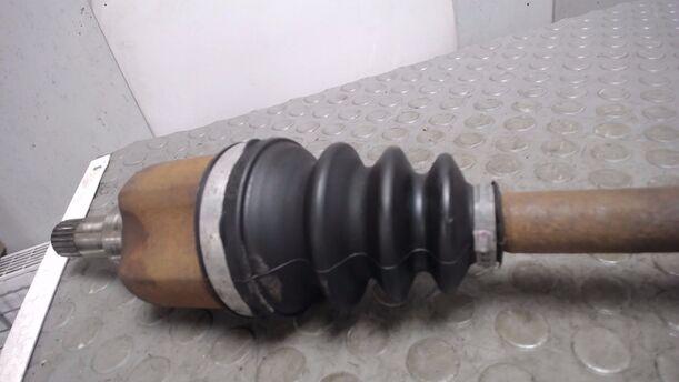 Foto: ANTRIEBSWELLE LINKS eines Peugeot 207 120