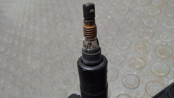 Foto: SCHEIBENWISCHERMOTOR HINTEN eines VW Passat Variant 2.0 TDI DPF