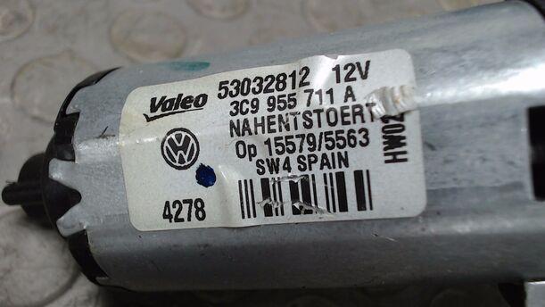 Foto: SCHEIBENWISCHERMOTOR HINTEN eines VW Passat Variant 2.0 TDI DPF