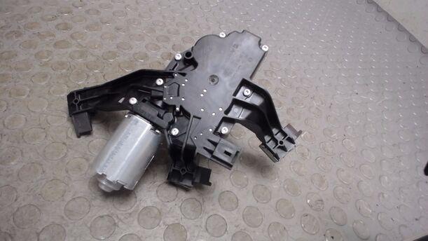 Foto: SCHEIBENWISCHERMOTOR HINTEN eines Peugeot 207 120