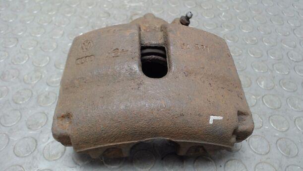 Foto: BREMSSATTEL VORN LINKS eines VW Passat Variant 2.0 TDI DPF