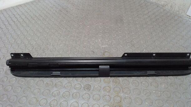 Foto: SONNENSCHUTZROLLO HINTEN LINKS eines VW Passat Variant 2.0 TDI DPF