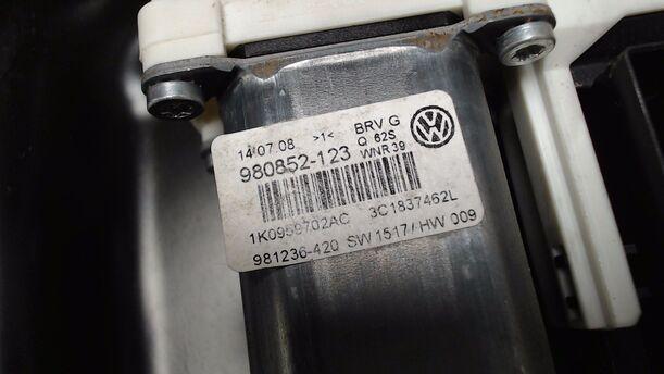 Foto: FENSTERHEBER VORN RECHTS ELEKTRISCH eines VW Passat Variant 2.0 TDI DPF