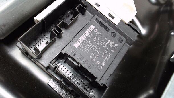 Foto: FENSTERHEBER VORN RECHTS ELEKTRISCH eines VW Passat Variant 2.0 TDI DPF