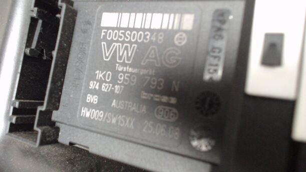 Foto: FENSTERHEBER VORN LINKS ELEKTRISCH eines VW Passat Variant 2.0 TDI DPF