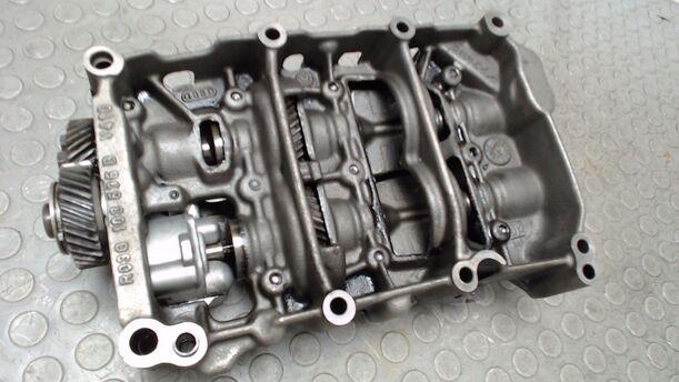 Foto: ÖLPUMPE / AUSGLEICHSWELLE eines VW Passat Variant 2.0 TDI DPF