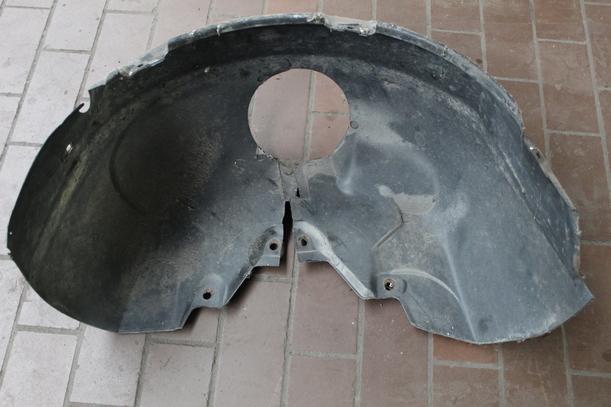 Foto: RADHAUSSCHALE / INNENKOTFLÜGEL LINKS eines Ford Sierra