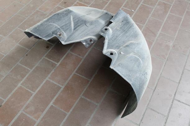 Foto: RADHAUSSCHALE / INNENKOTFLÜGEL LINKS eines Ford Sierra