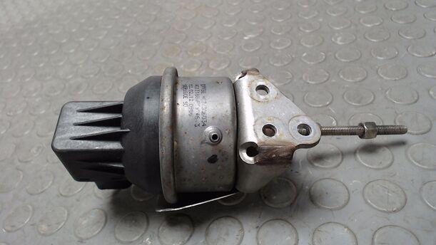 Foto: UNTERDRUCKDOSE TURBOLADER eines VW Passat Variant 2.0 TDI DPF