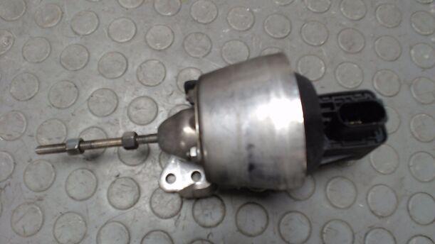 Foto: UNTERDRUCKDOSE TURBOLADER eines VW Passat Variant 2.0 TDI DPF