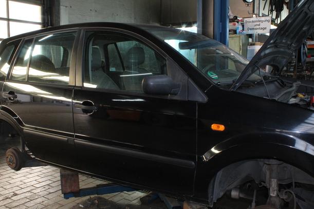 Foto: TÜR VORN RECHTS  (4/5-TÜRER) eines Ford Fusion 1.25