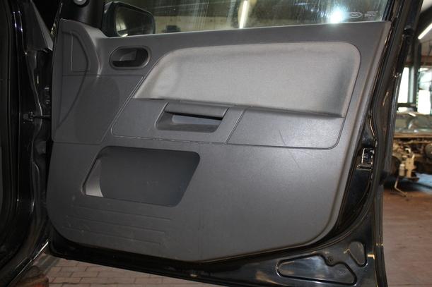 Foto: TÜR VORN RECHTS  (4/5-TÜRER) eines Ford Fusion 1.25