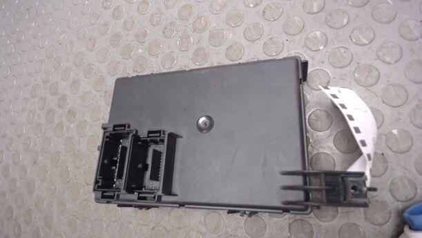 Foto: BODYCONTROLMODUL (ENTHEIRATET) eines Opel Corsa 1.2 16V (ecoFLEX) Easytronic