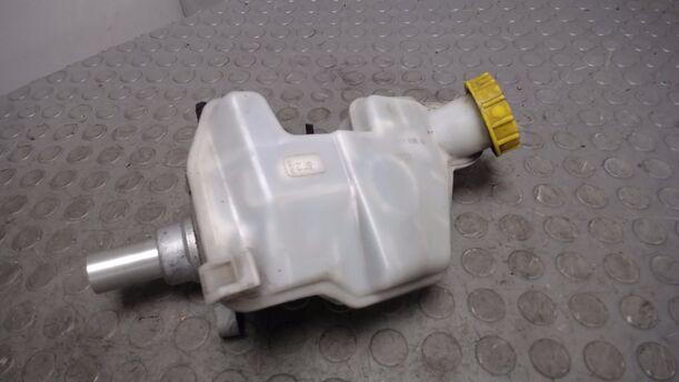 Foto: HAUPTBREMSZYLINDER eines Ford Fusion 1.25