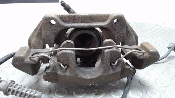Foto: BREMSSATTEL VORN LINKS eines Mercedes-Benz CLK Coupe 200 Kompressor